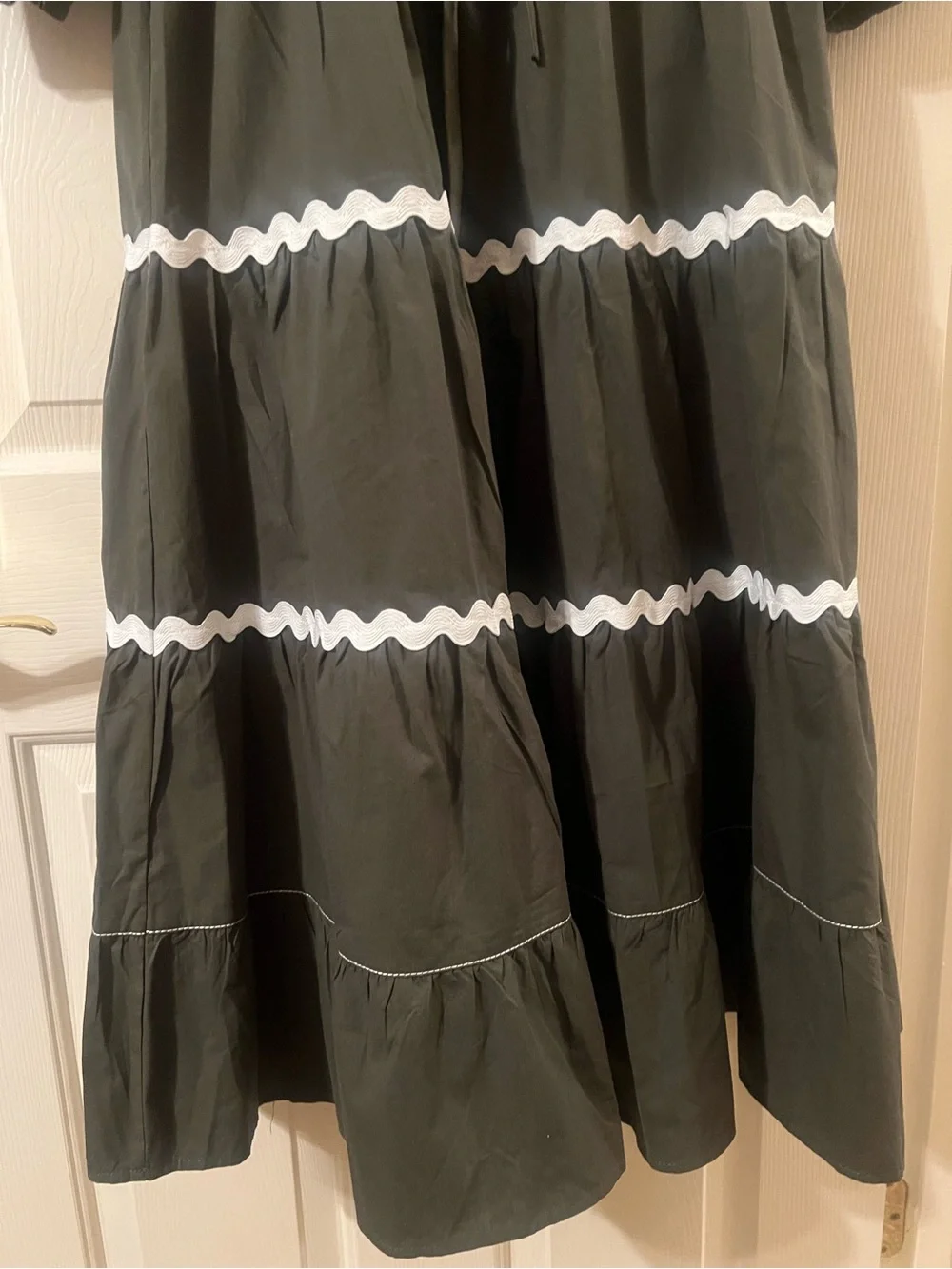 NWT Olive Green Tiered Button Front Midi Dress with White Ric Rac Trim Sz Small - Picture 3 of 10